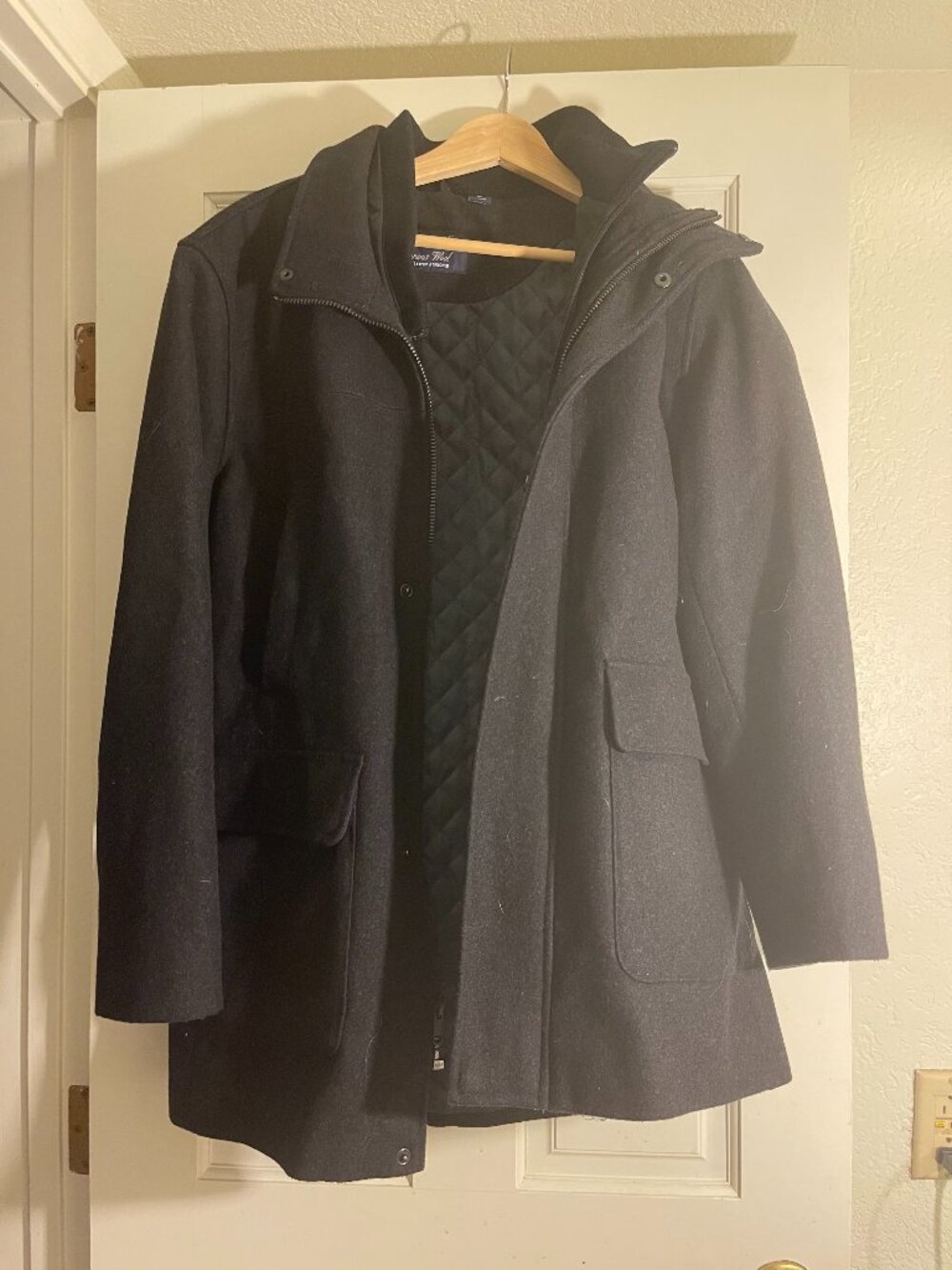 Roundtree and Yorke Men's Luxurious Wool Blend Coat size Medium Black